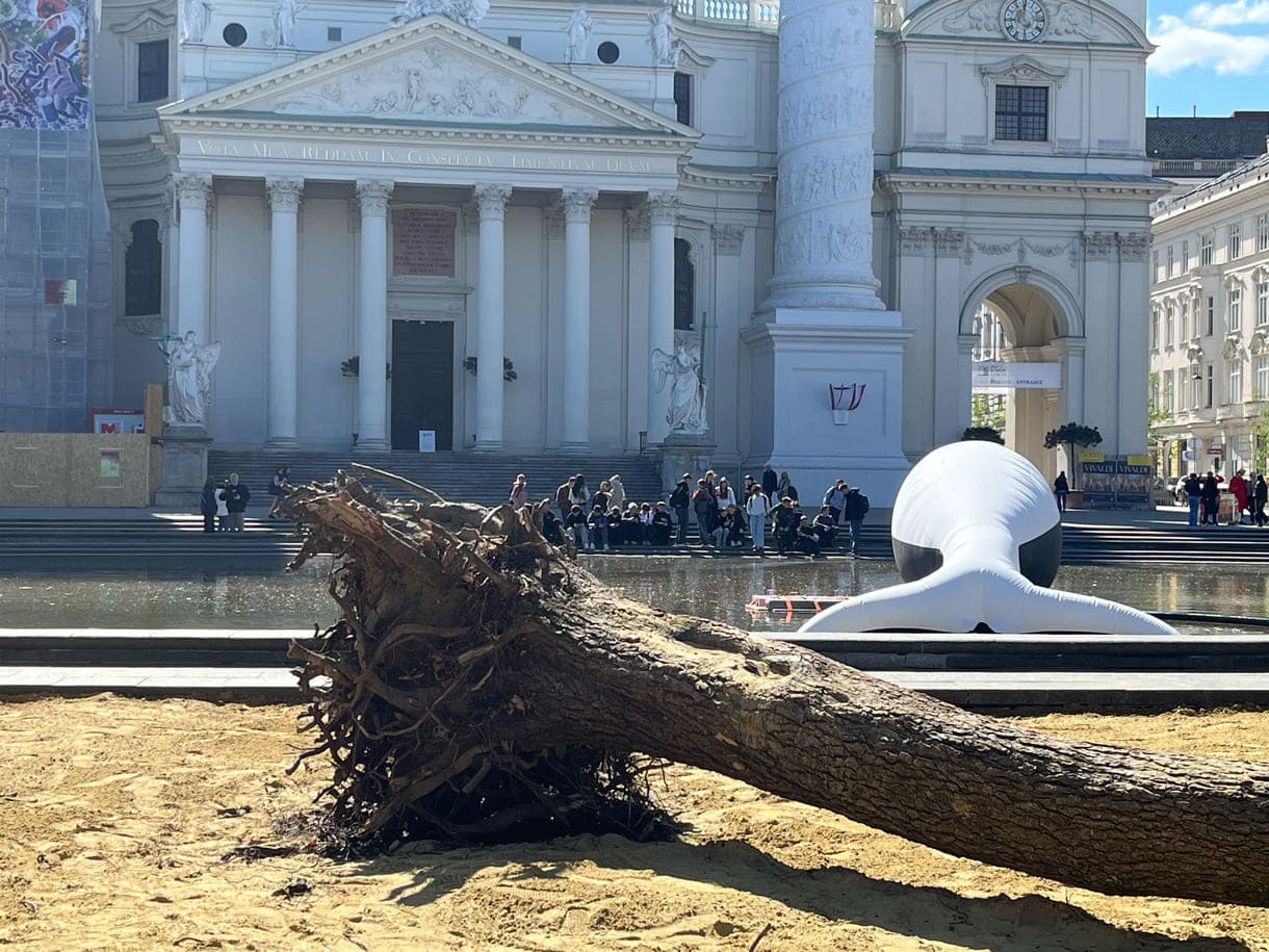 Kaorle am Karlsplatz von der Künstlerin Margot Pilz