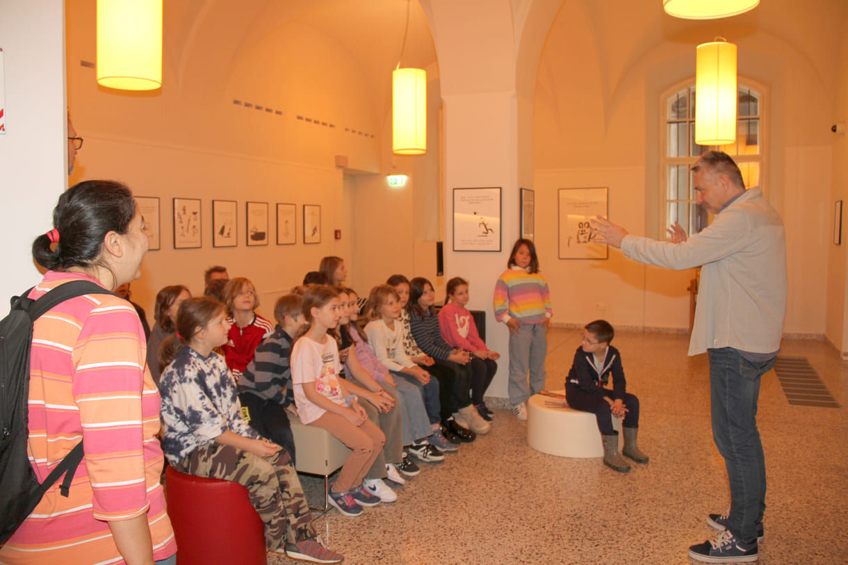 Begrüßung der Kinder im Literaturmuseum