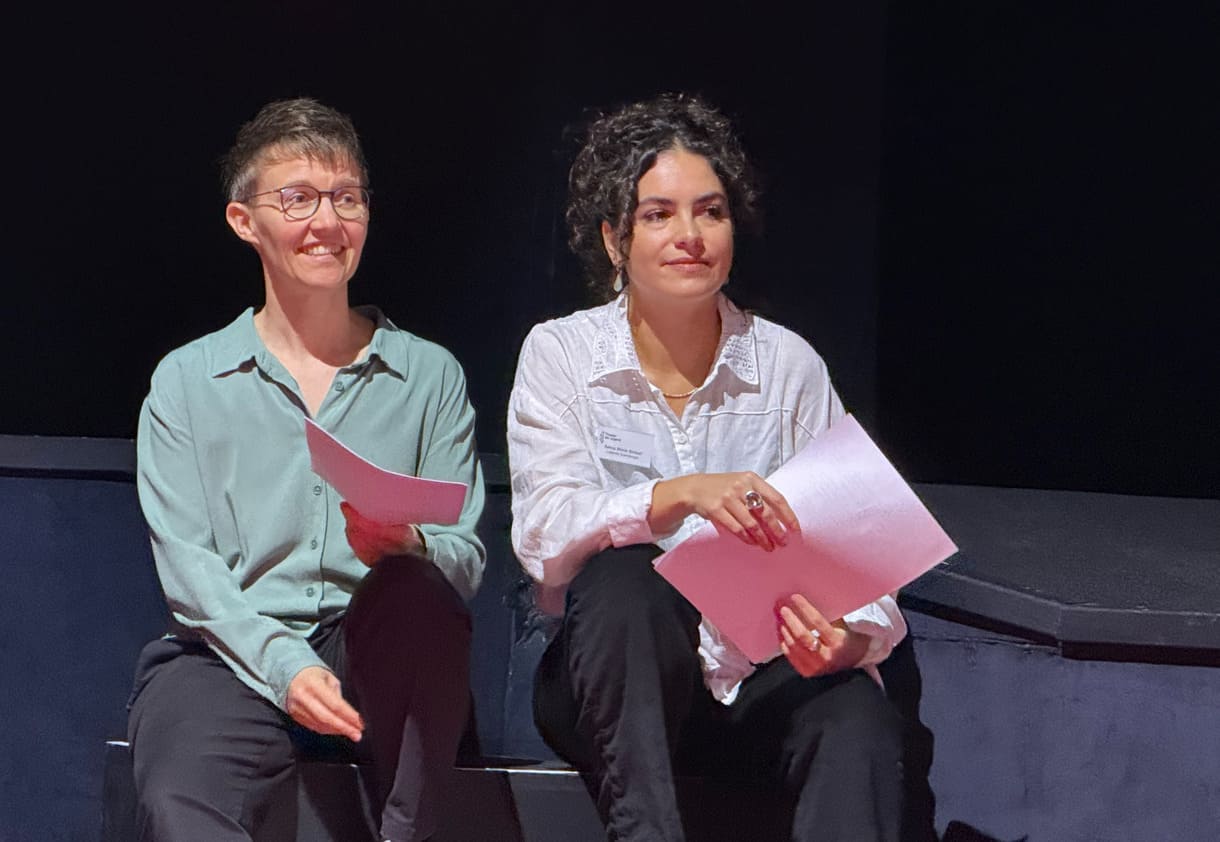 Bérénice Hebenstreit und Selina Shirin Stritzel (Dramaturgin)