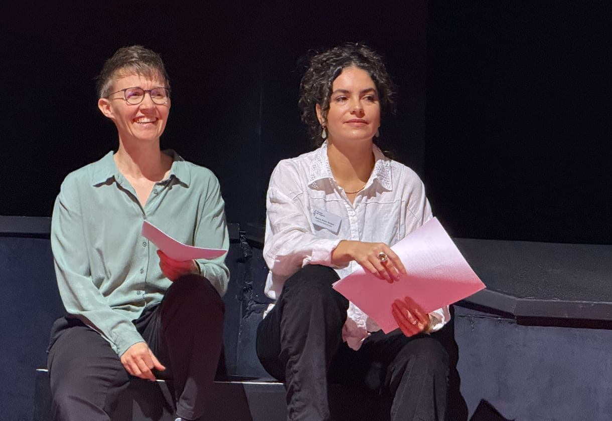 Bérénice Hebenstreit und Selina Shirin Stritzel (Dramaturgin)