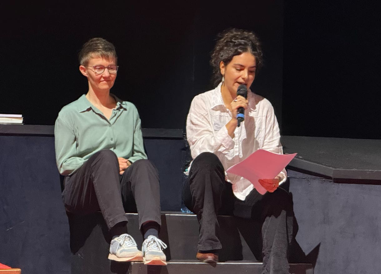 Bérénice Hebenstreit und Selina Shirin Stritzel (Dramaturgin)