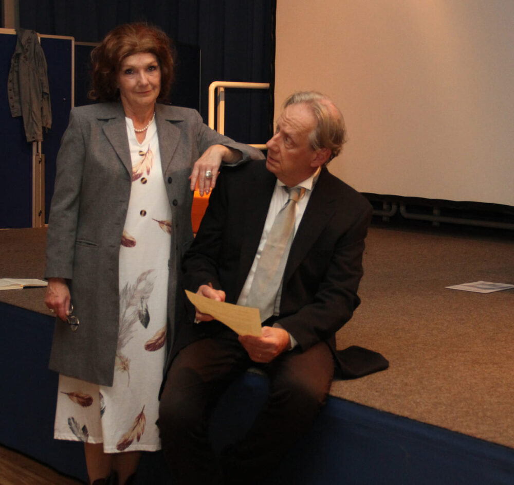 Uschi Nocchieri als Bertha von Suttner und Martin Ploderer als Alfred Nobel