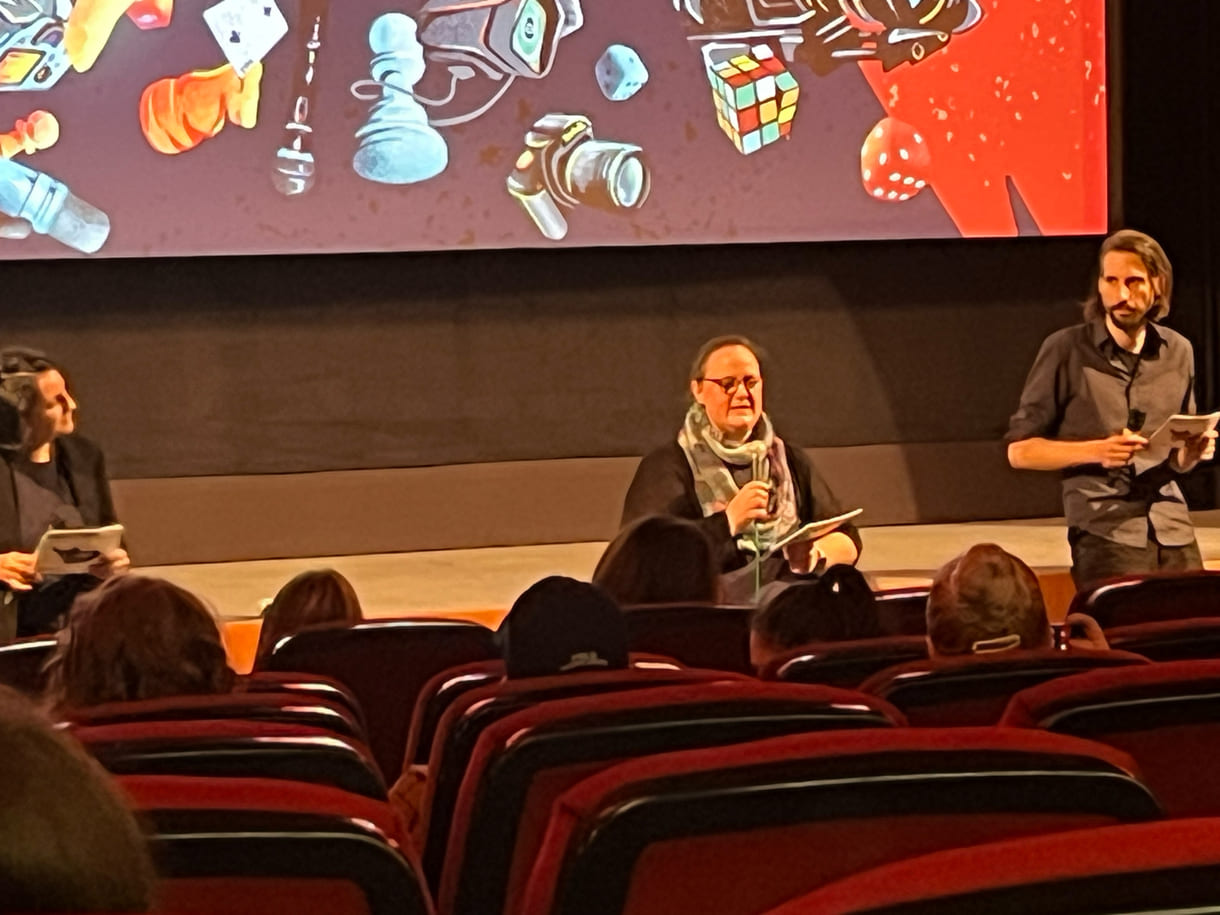 Bettina Schwarzmayr, stellvertrtende Geschäftsführerin von WienExtra bei ihrer Festival-Begrüßung