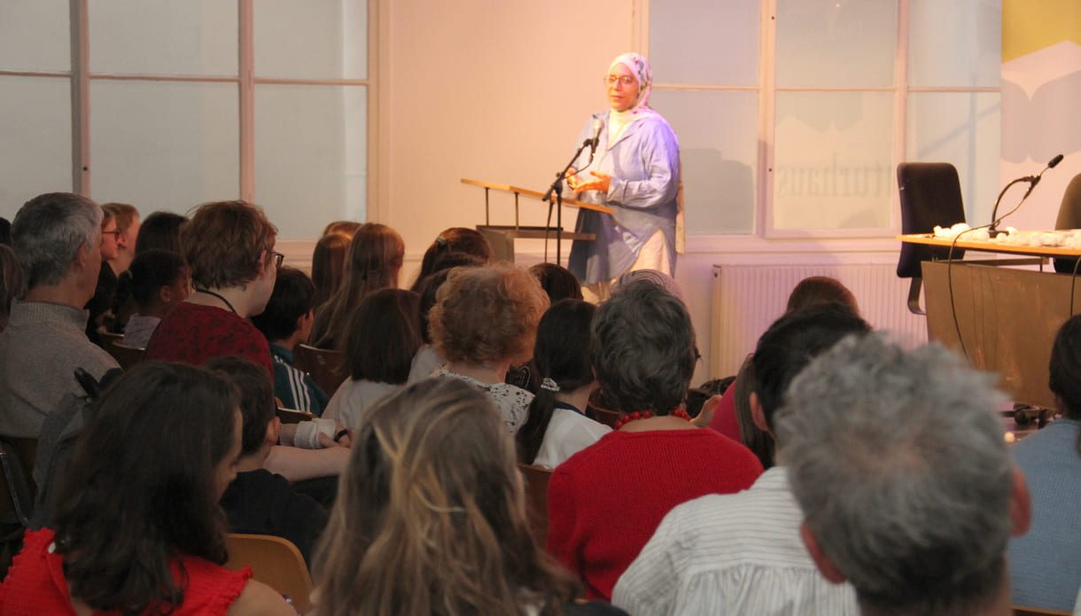 Arwa Elabd, Gründerin der BiblioBox, nun eine Buchhandlungin Wien-Ottakring (16. Bezirk) über Repräsentation in (Kinder- und Jugend-)Literatur