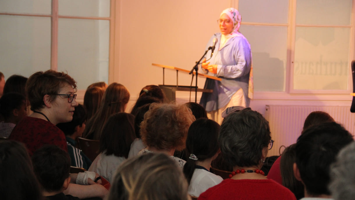 Arwa Elabd, Gründerin der BiblioBox, nun eine Buchhandlungin Wien-Ottakring (16. Bezirk) über Repräsentation in (Kinder- und Jugend-)Literatur