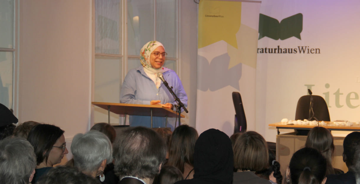Arwa Elabd, Gründerin der BiblioBox, nun eine Buchhandlungin Wien-Ottakring (16. Bezirk) über Repräsentation in (Kinder- und Jugend-)Literatur