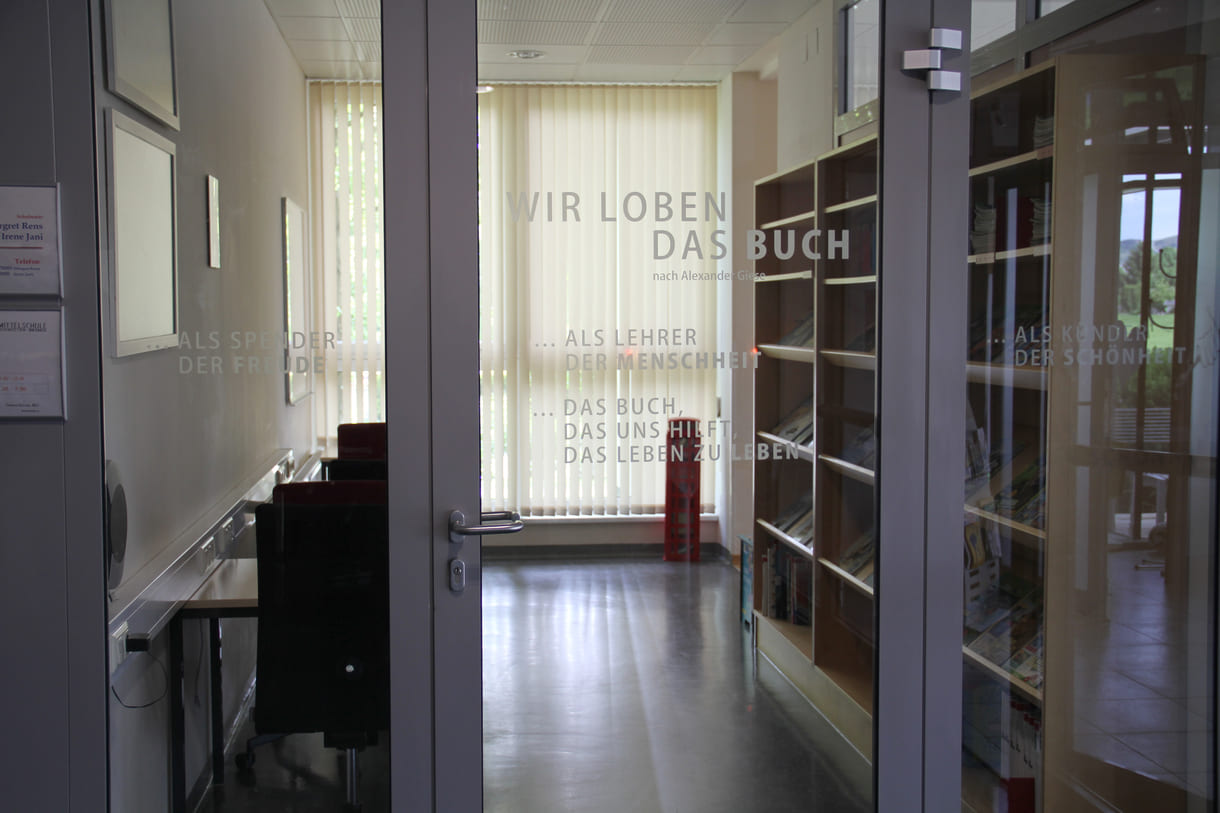 Eingang zur Bibliothek