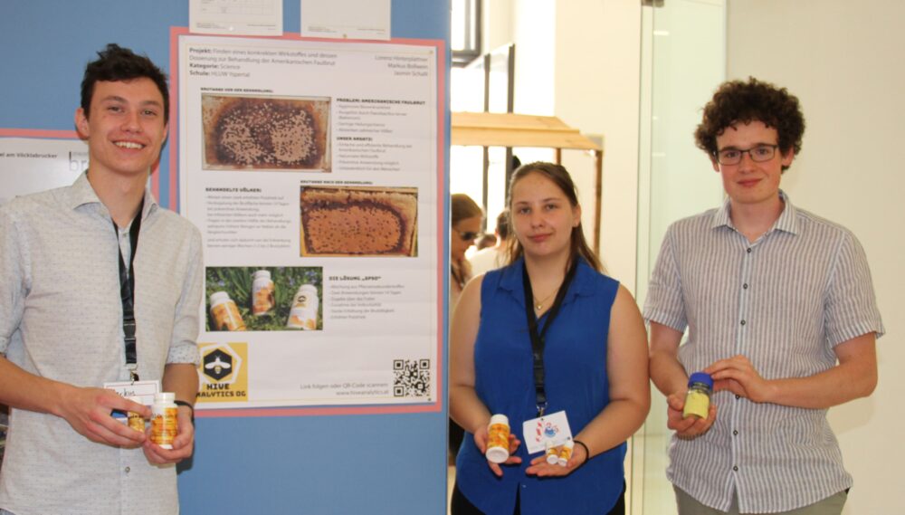 Das Team des Bienen-Projekts: Markus Bollwein, Jasmin Schalli und Lorenz Hinterplattner