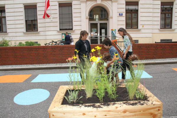 Erde für die Blumen(tröge)