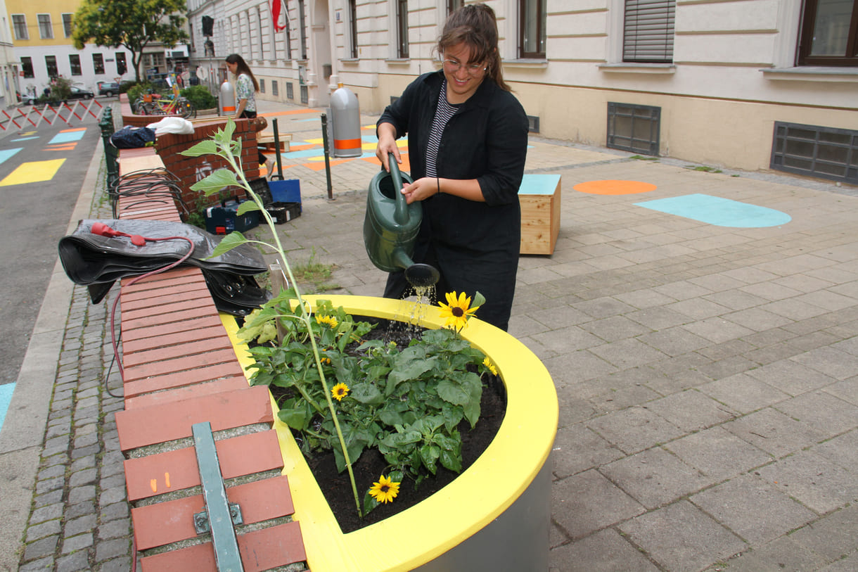 Erde für die Blumen(tröge)