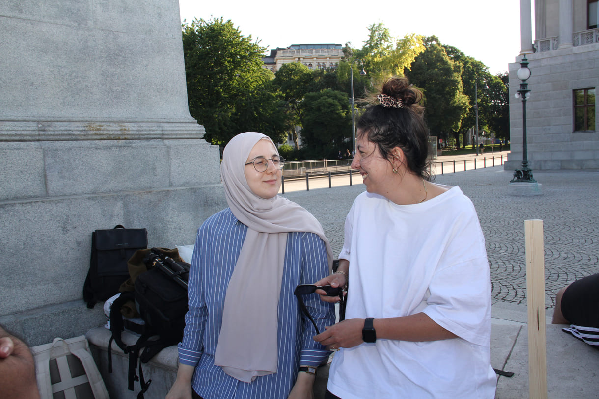 Illustratorin Esma Bošnjaković und Autorin Sabrina Myriam Mohamed
