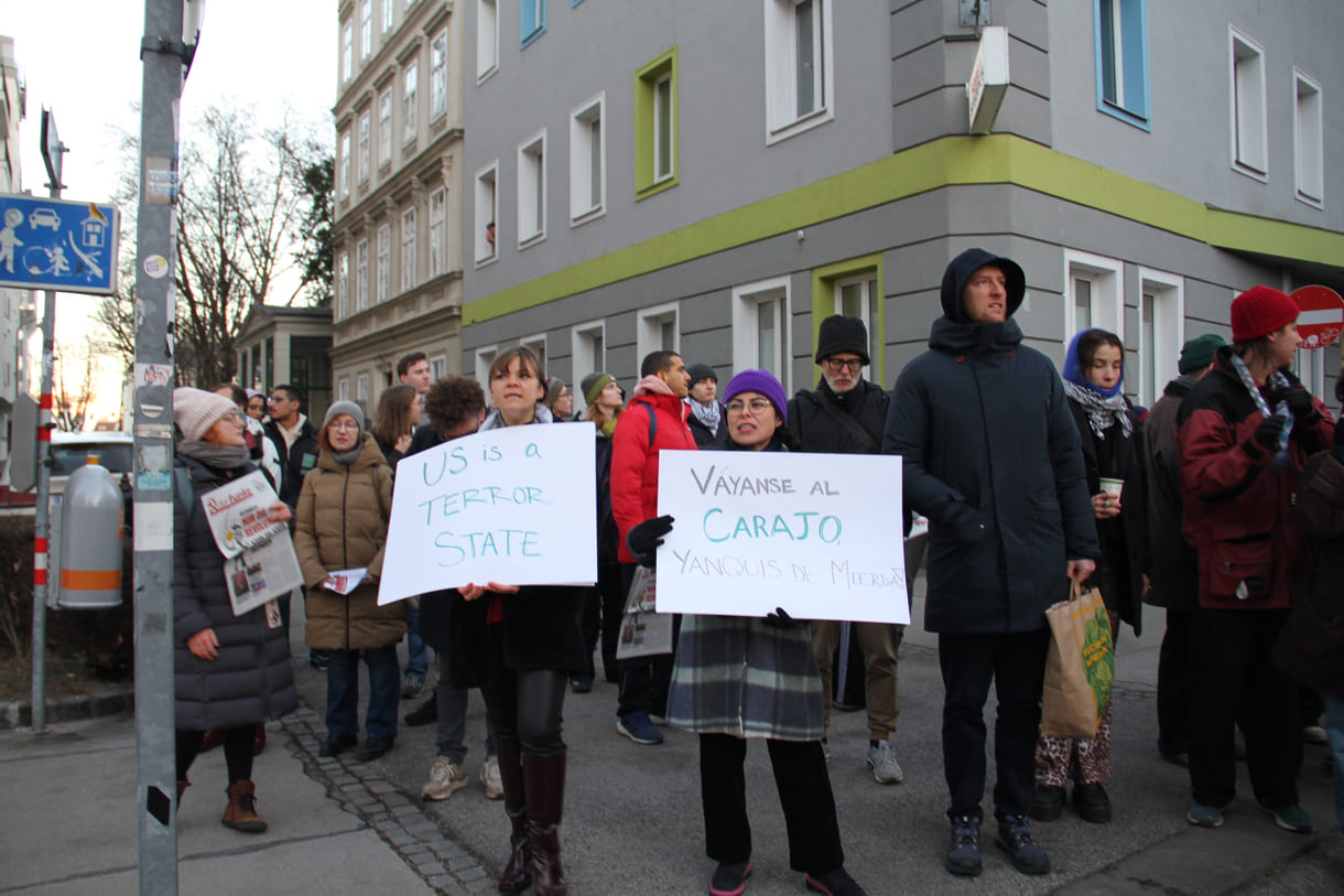Abschlusskundgebung in der Wiener Boltzmanngasse in Scihweite der US-Botschaft