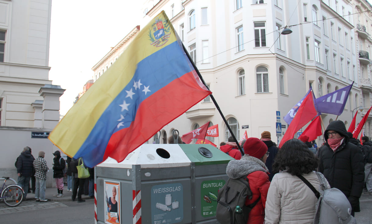 Abschlusskundgebung in der Wiener Boltzmanngasse in Scihweite der US-Botschaft