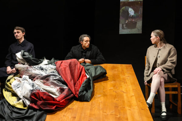 Szenenfoto aus "Brennendes Haus"