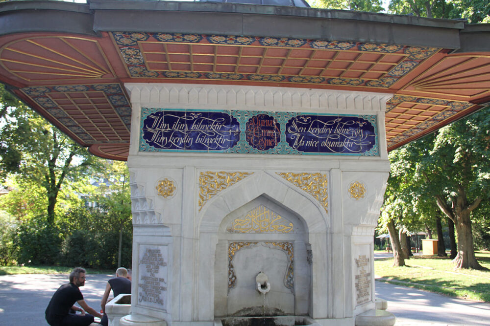Der Yunus Emre-Brunnen im Wiener Türkenschanzpark