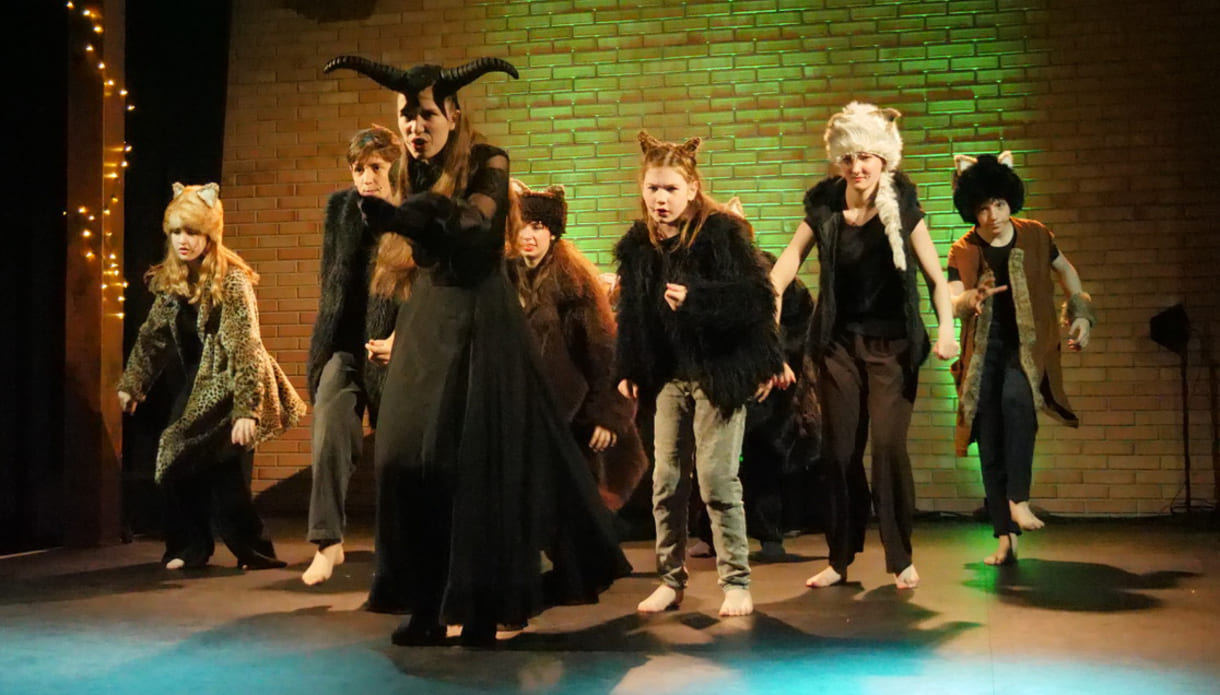 Szenenfoto aus dem Musical "Buch derr Träume" von DraMotion im Spittelbergtheater (Wien)