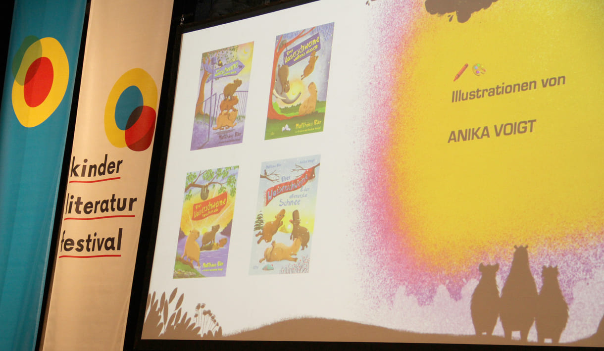 Die vier Titelseite und der Name der Illustratorin: Anika Voigt