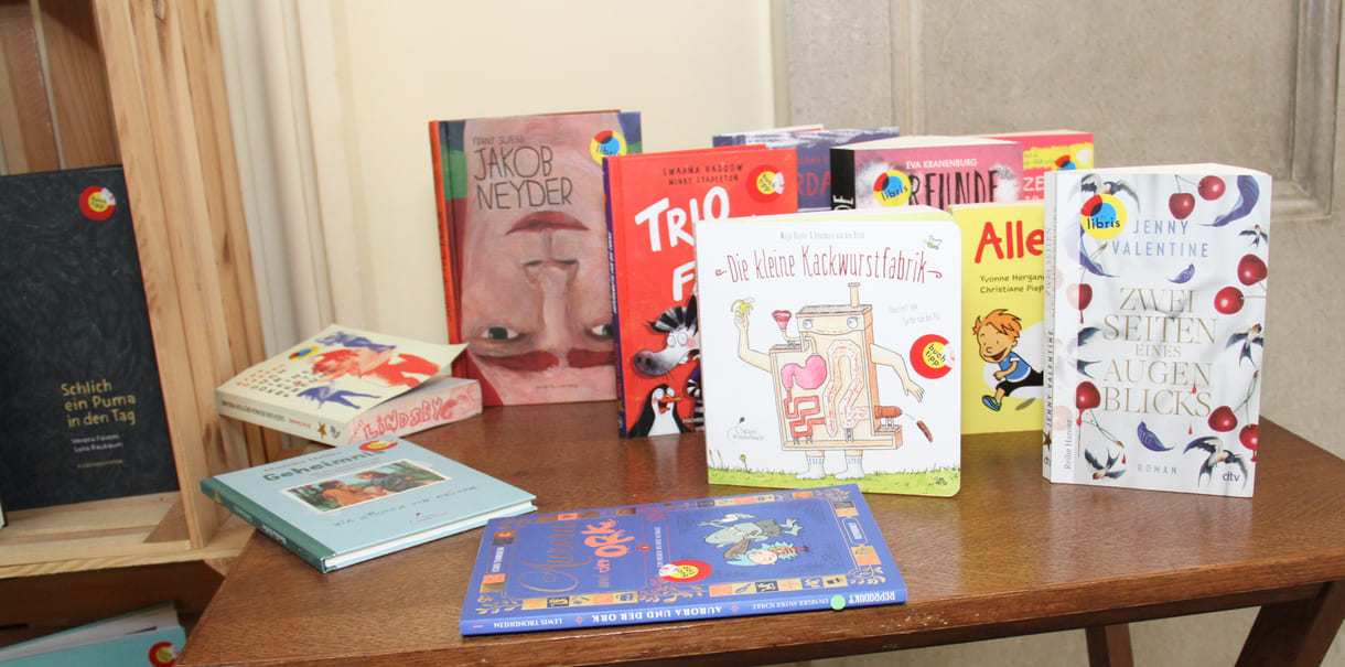 Bücher zum Rausnehmen und drinnen Schmökern