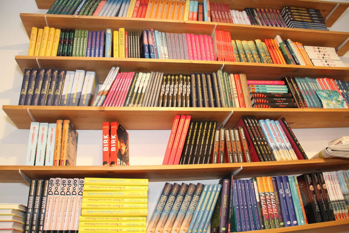 Bücherregal der LiteraturBgagage im Wiener Literaturhaus