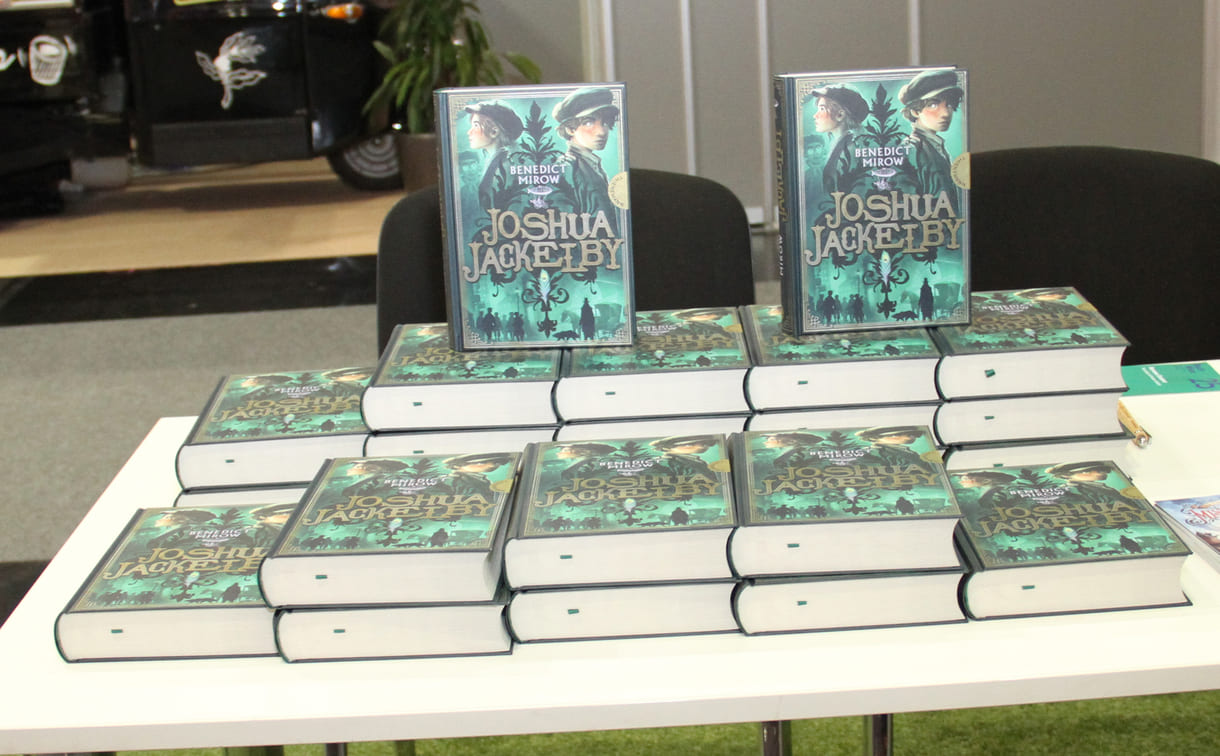 Die erst kürzlich aus der Drückerei gekommenen Bücher