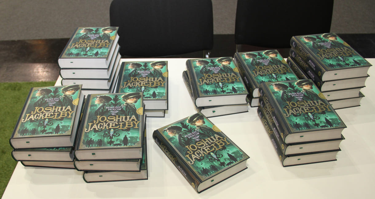 Die erst kürzlich aus der Drückerei gekommenen Bücher