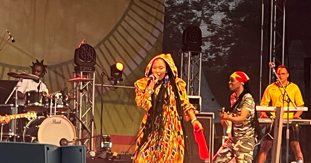 Umjubelter Auftritt von Nkulee Dube und Band