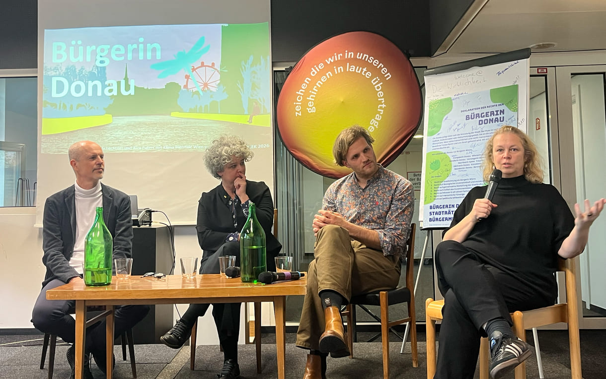 Podium zu Bürgerin Donau: Erwin K. Bauer (Designer und Landwirt), Isabelle Blanc (Szenographin und Kuratorin der Buchhandlung Musette, Alex Putzer (Wissenschaftler u.a. Ney Yorker Juridische Uni, deutsche Meeresstiftung), Katja Schechtner (Stadtforscherin und -bauerin), moderiert von Wojciech Czaja (DerStandard-Journalist)