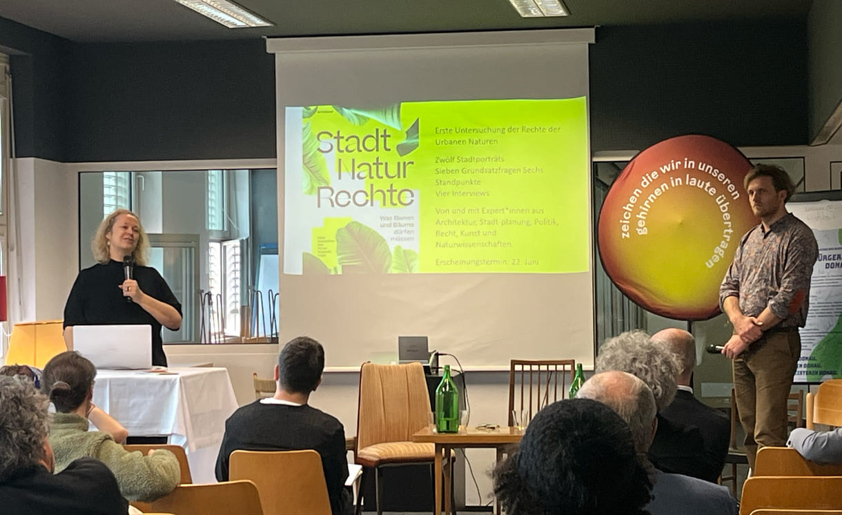 Ankündigung eines Buches mit Stadtorträts und Rechten für Natur