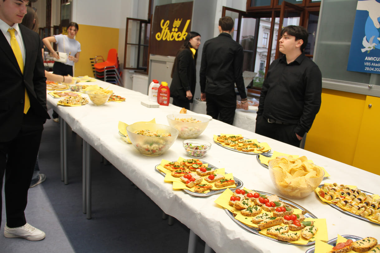 Auch das Buffet für die Pause organisierten jene Klassen, die auch den ganzen Abend organisiert hatten, 3A und 3F