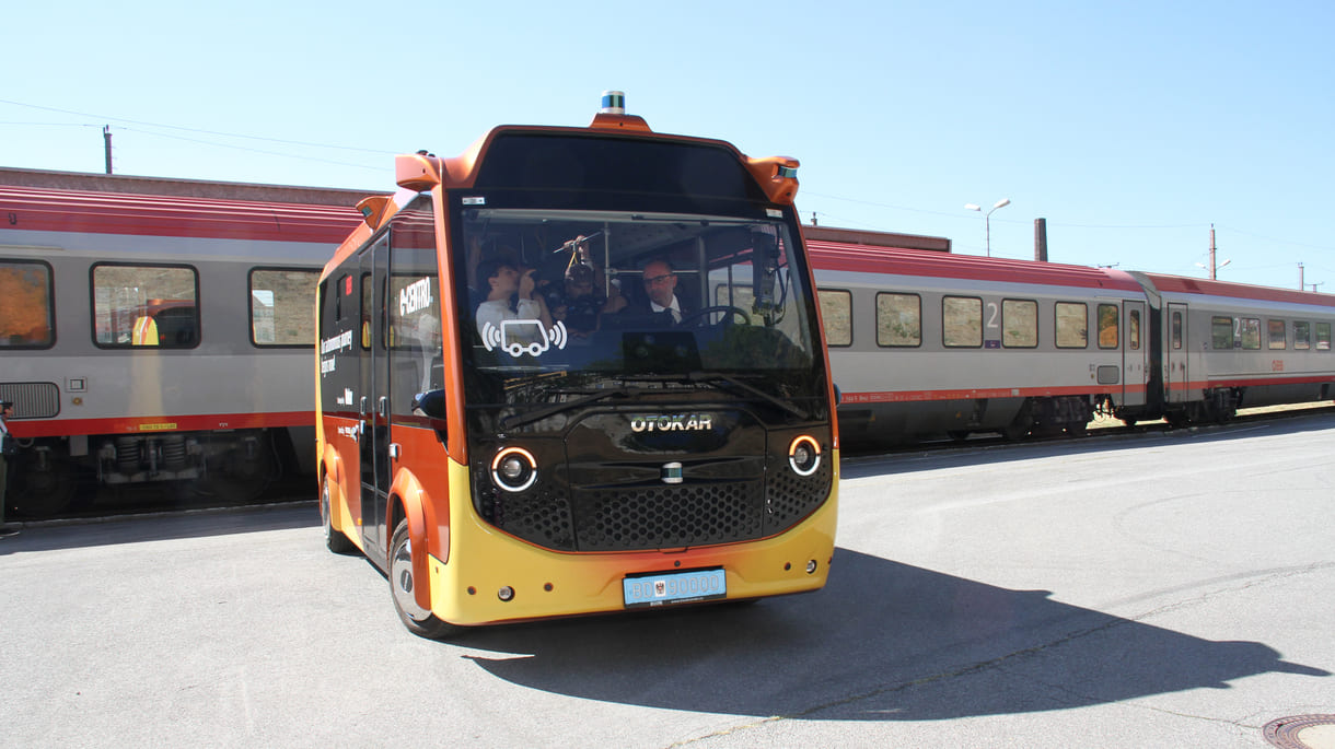 Der Bus fährt los