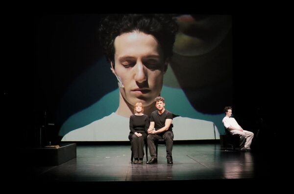 Szenenfoto aus "Anders" im Wiener Theater Akzent