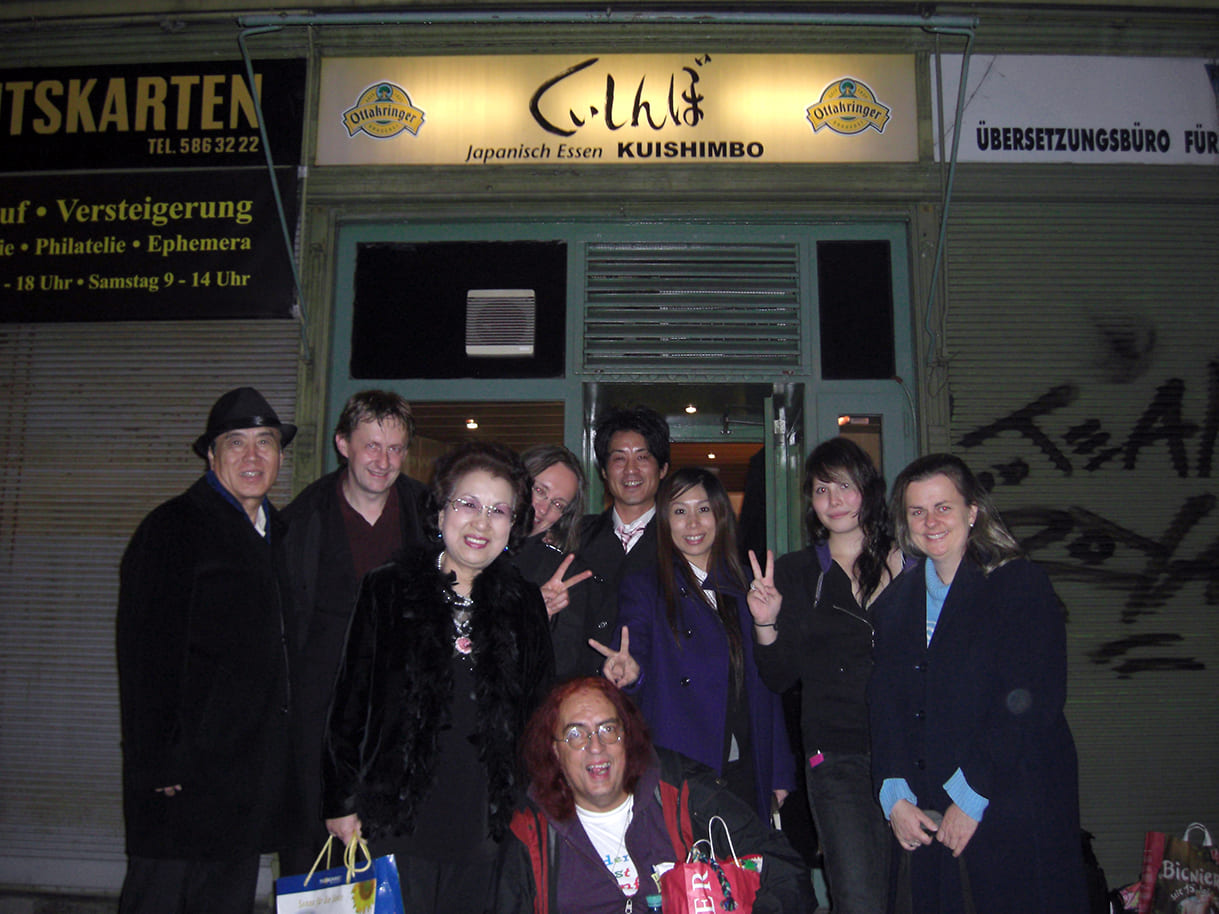 Sasakis, Mittereckers, Übersetzerin, Freundinnen und KiJUKU-heinz, damals noch Kinder-KURIER