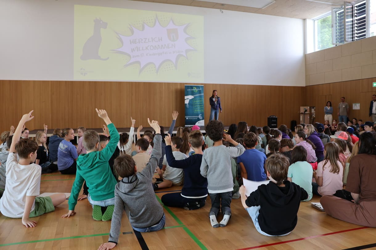 Vollversammlung im Turnsaal der Mittelschule Wildon