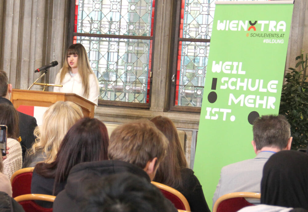 Chelsey Pils aus der FachMittelSchule Wien West am Wort mit ihrer Rede: „Wie ich wieder die Freude am Leben gefunden habe“