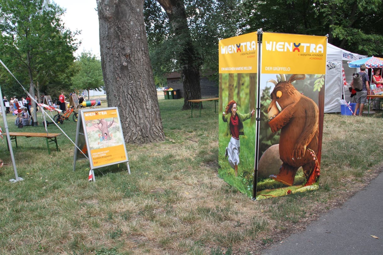 Grüffelo-Zeichnen beim Stand des Cinemagics
