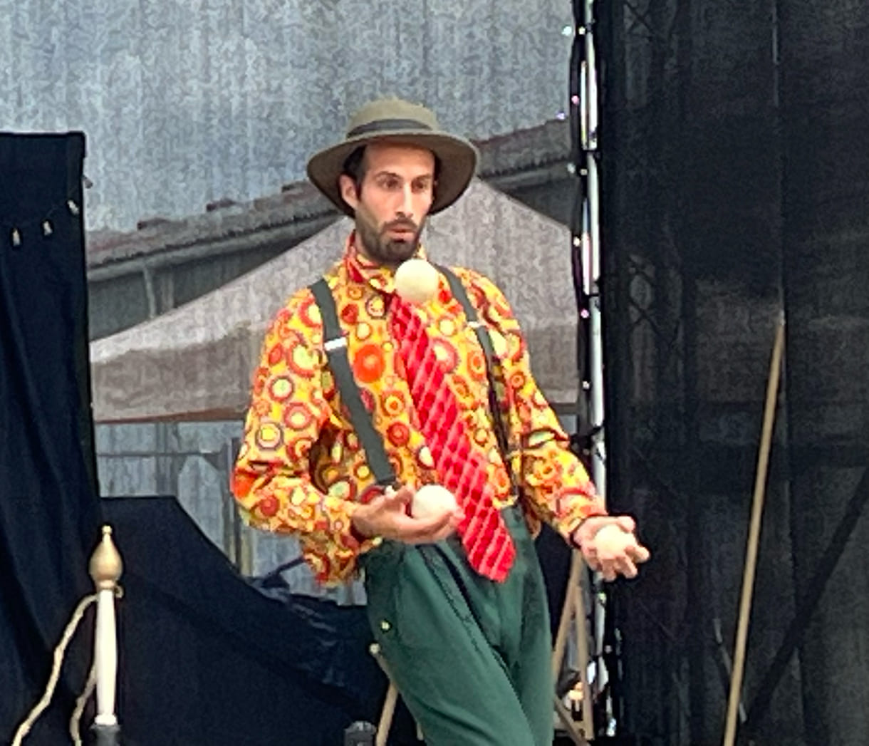 Jonglierender Clown Philippe Ducasse