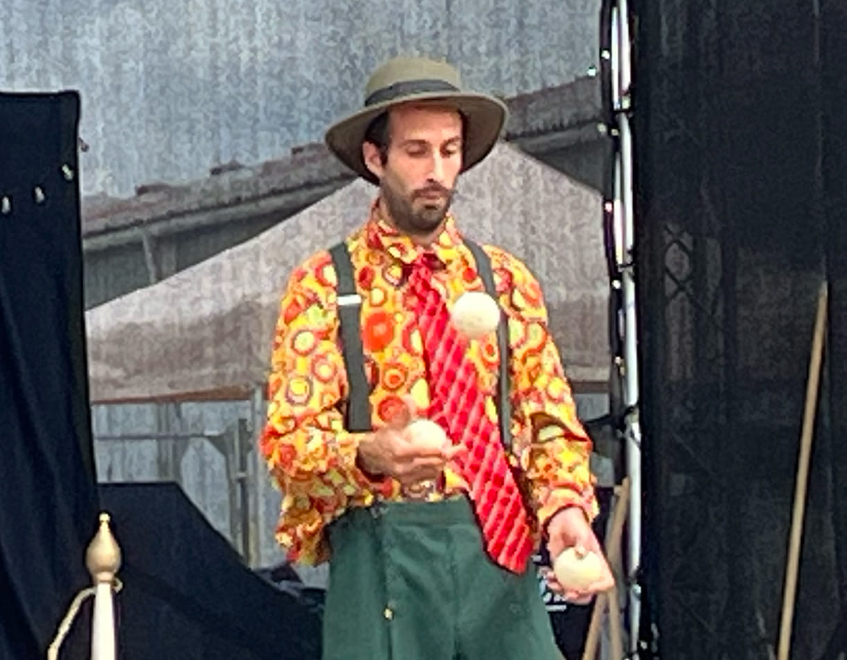Jonglierender Clown Philippe Ducasse