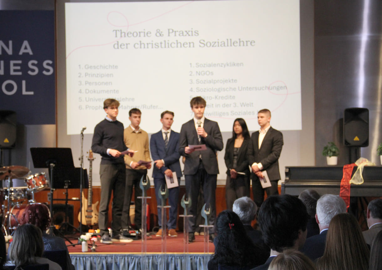 Nicht ein größeres, sondern 14 kleinere, selbstständige Mitfühl-Projekte präsentieren diese Jugendlichen
