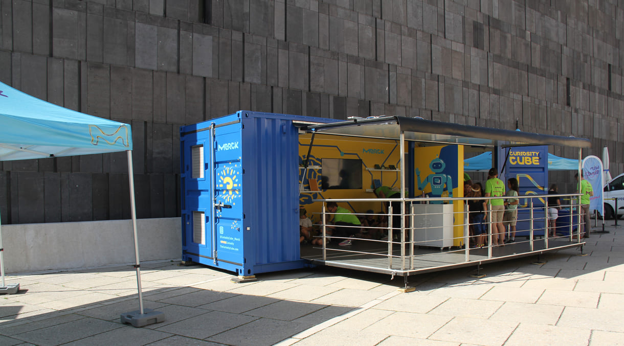 Der Container in einem der Höfe des Wiener MuseumsQuartiers