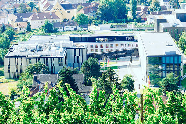 Blick auf den Campus der IMC Krems