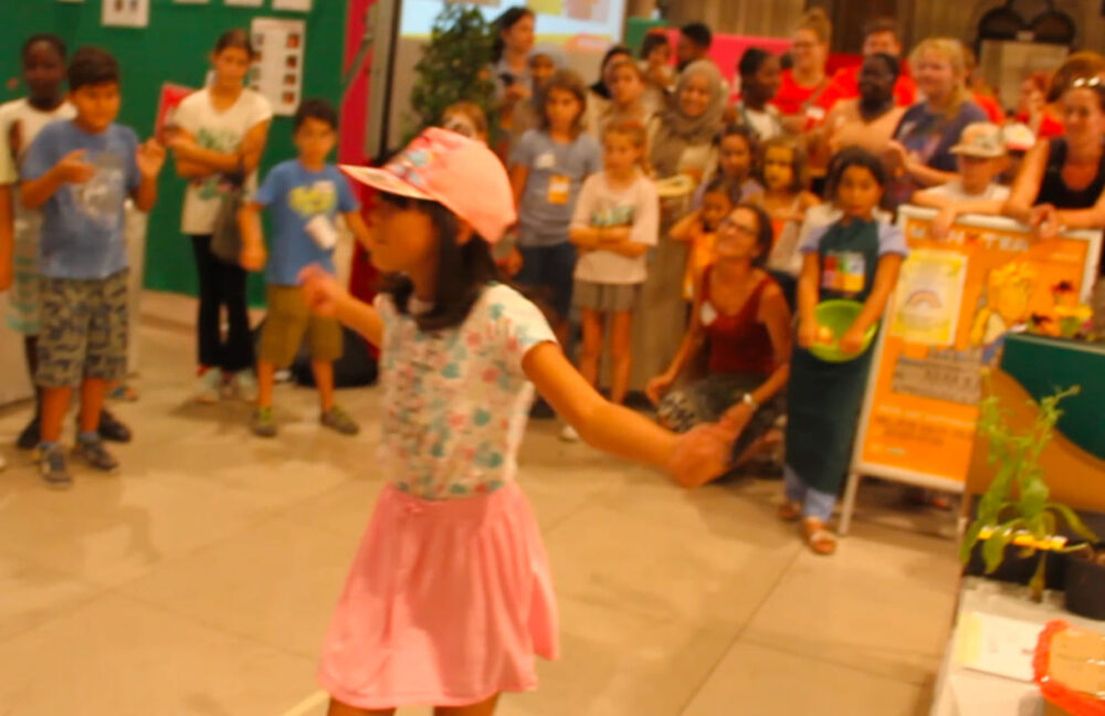 Dance-Battle vor dem Kinderstadtradio