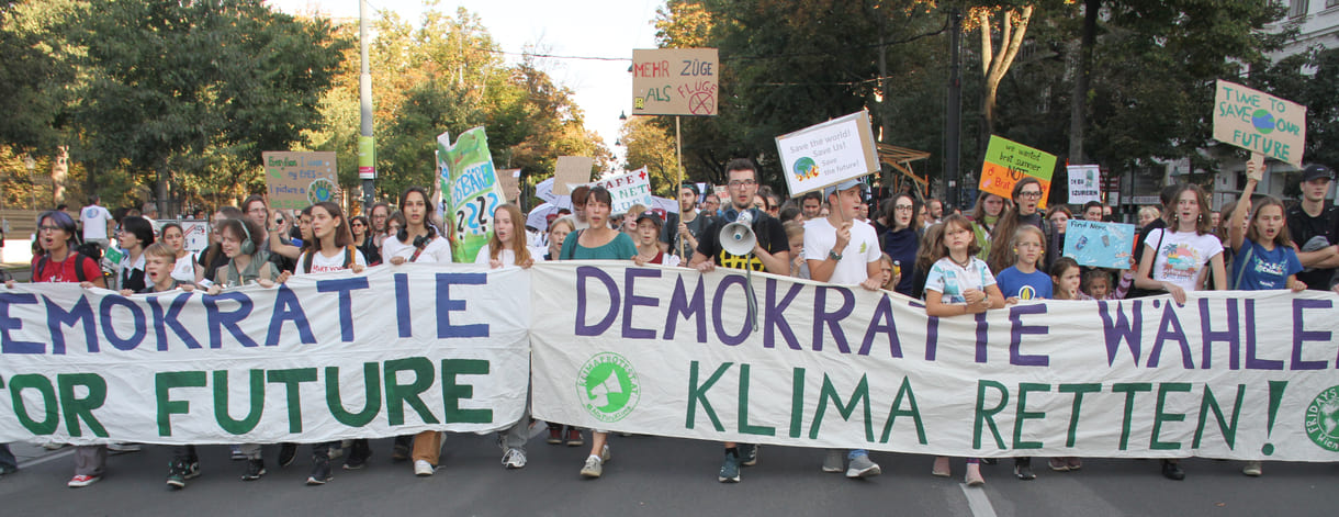 Breite, junge Spitze des Demonstrationszuges am Klimastreik-Tag, 20. September 2024