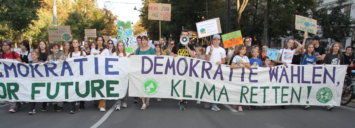 Breite, junge Spitze des Demonstrationszuges am Klimastreik-Tag, 20. September 2024