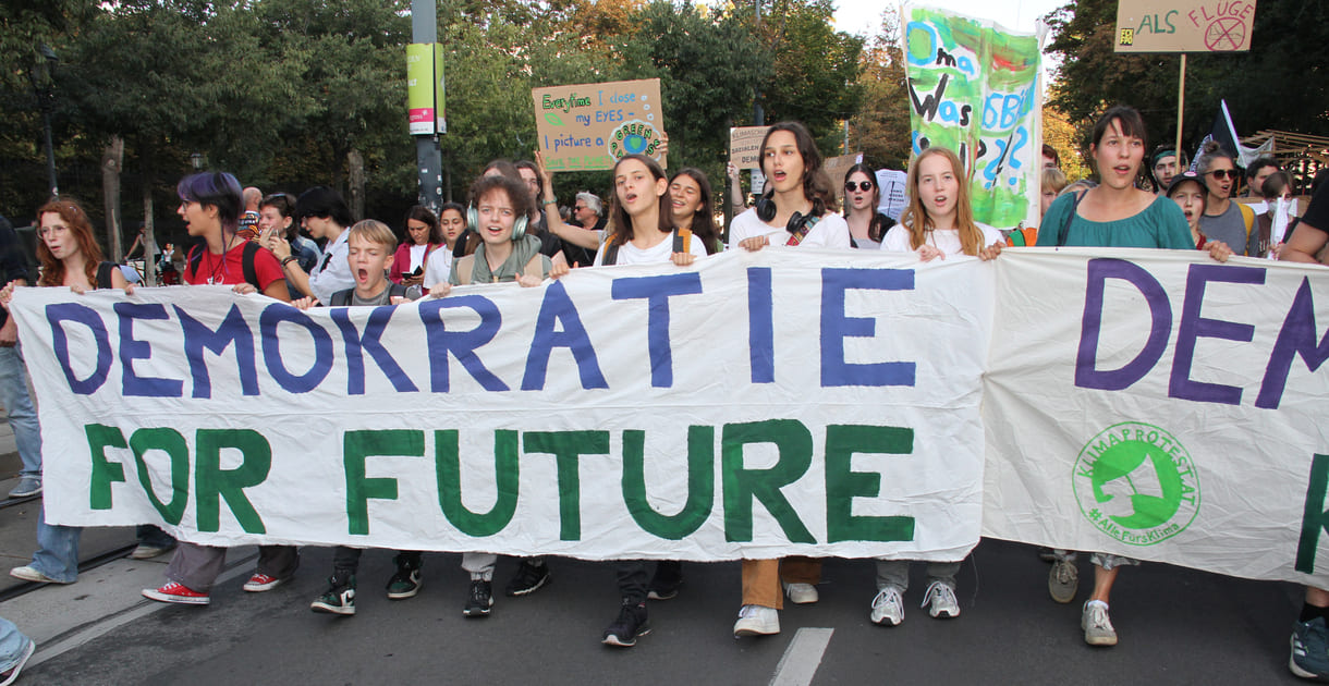 Breite, junge Spitze des Demonstrationszuges am Klimastreik-Tag, 20. September 2024