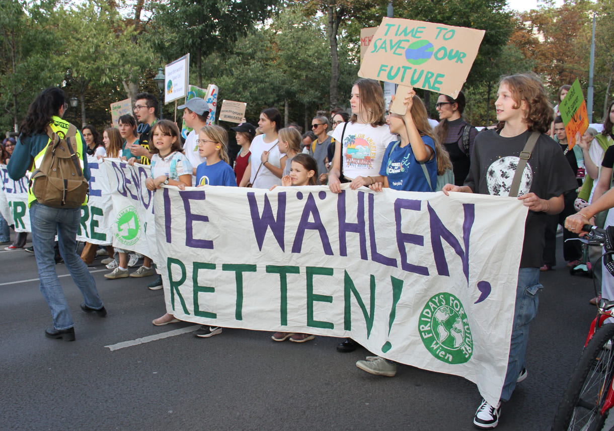 Breite, junge Spitze des Demonstrationszuges am Klimastreik-Tag, 20. September 2024