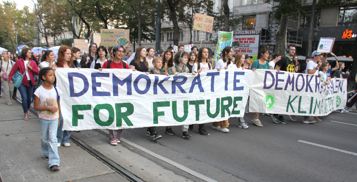 Breite, junge Spitze des Demonstrationszuges am Klimastreik-Tag, 20. September 2024