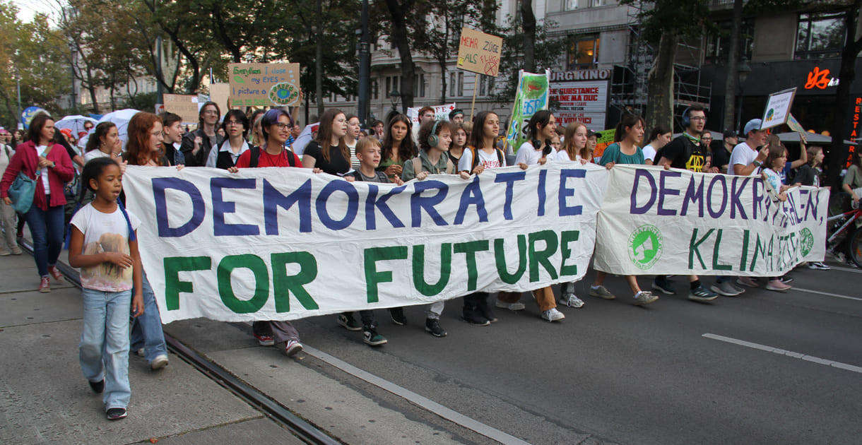 Breite, junge Spitze des Demonstrationszuges am Klimastreik-Tag, 20. September 2024