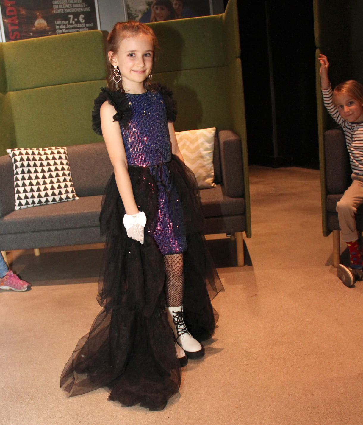 ... für den Auftritt probte sie miht ihren Freundinnen...