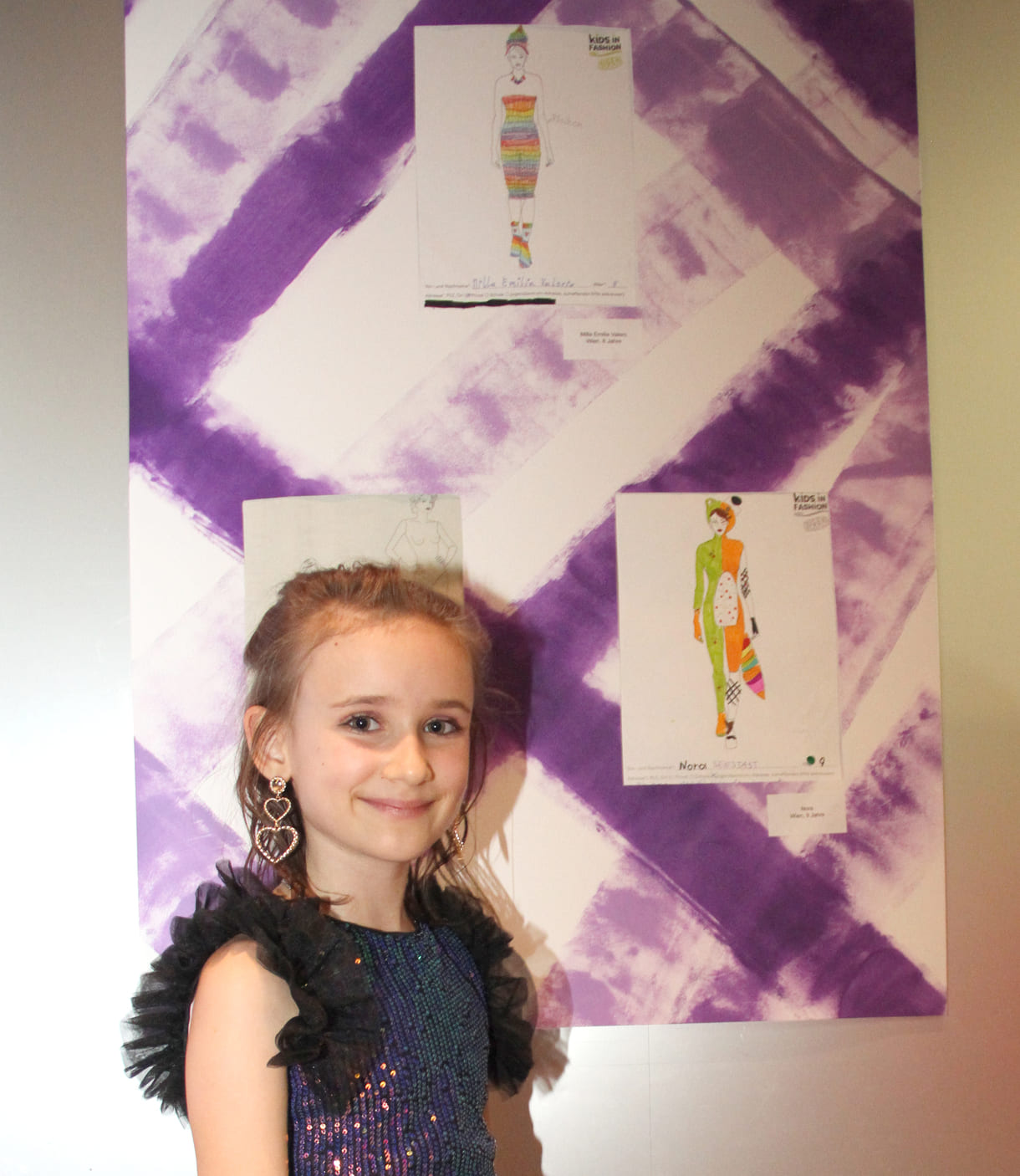 Milla Emilia Valerio machte sich für die Gala elegant - schwarz als Gegenstück zu ihrem kunterbunten Entwurf