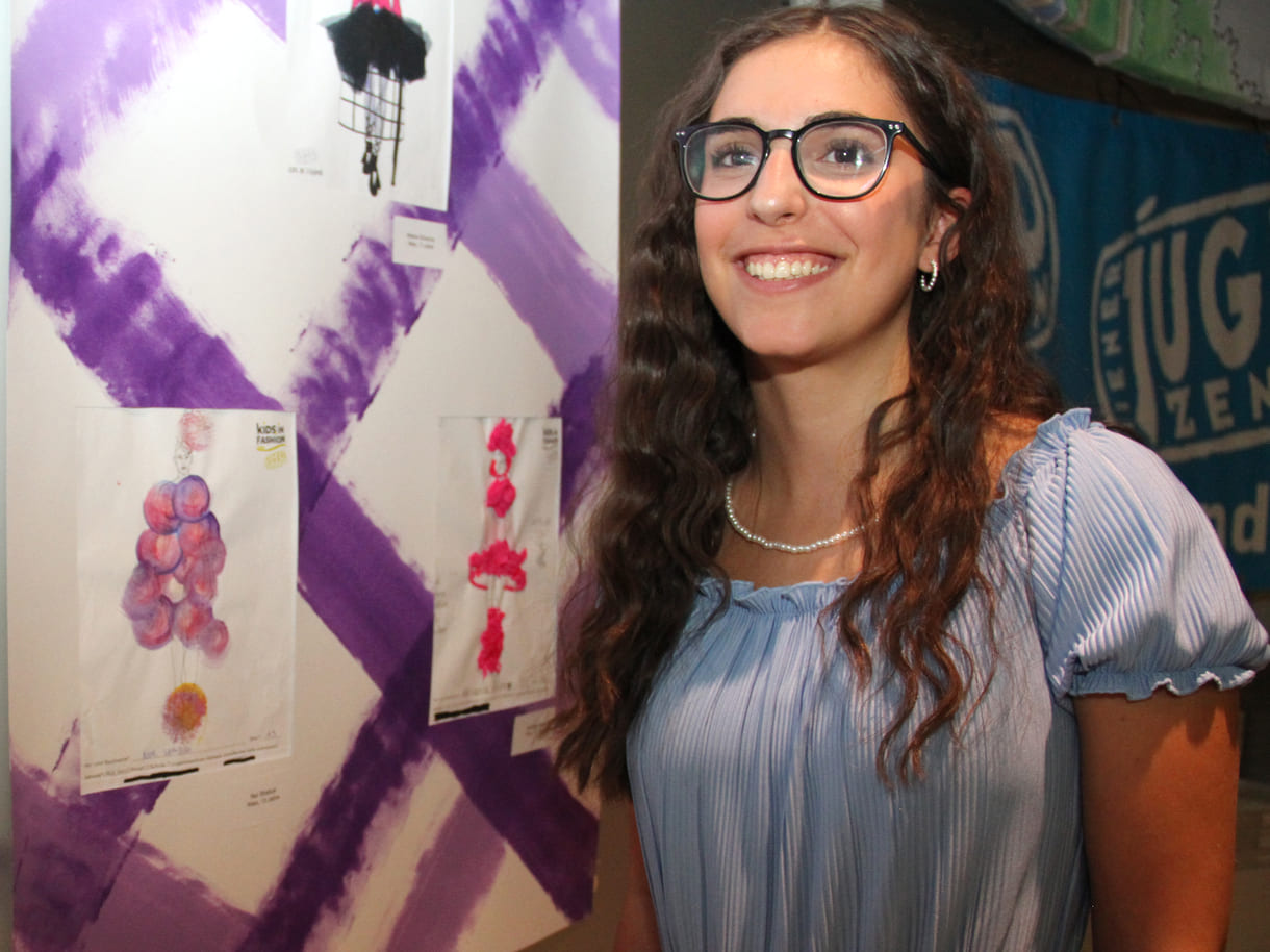 Zu einem ungewöhnlichen Mal-Utensil griff Nur Shabuk